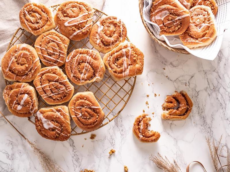 Pyszne wegańskie cynamonki – odkryj przepis na miękkie i aromatyczne słodkości