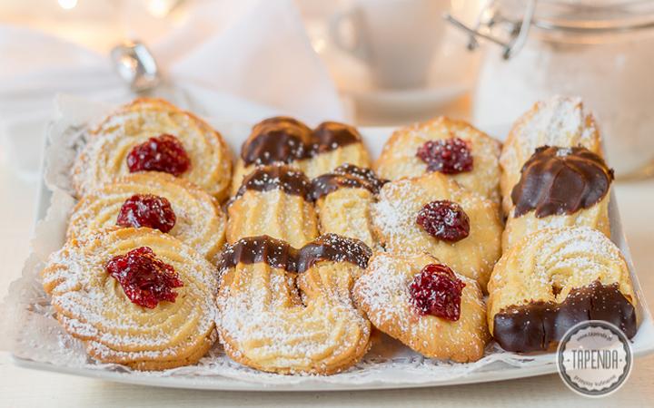 Kruche ciastka ze śliwkami