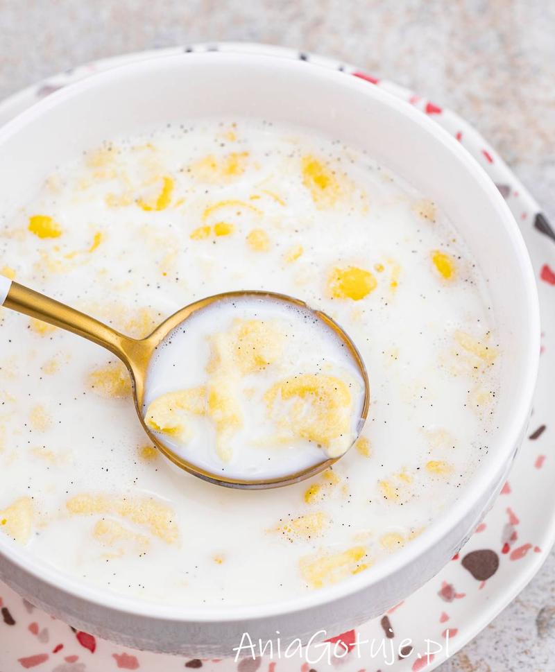 Podanie zupy mlecznej