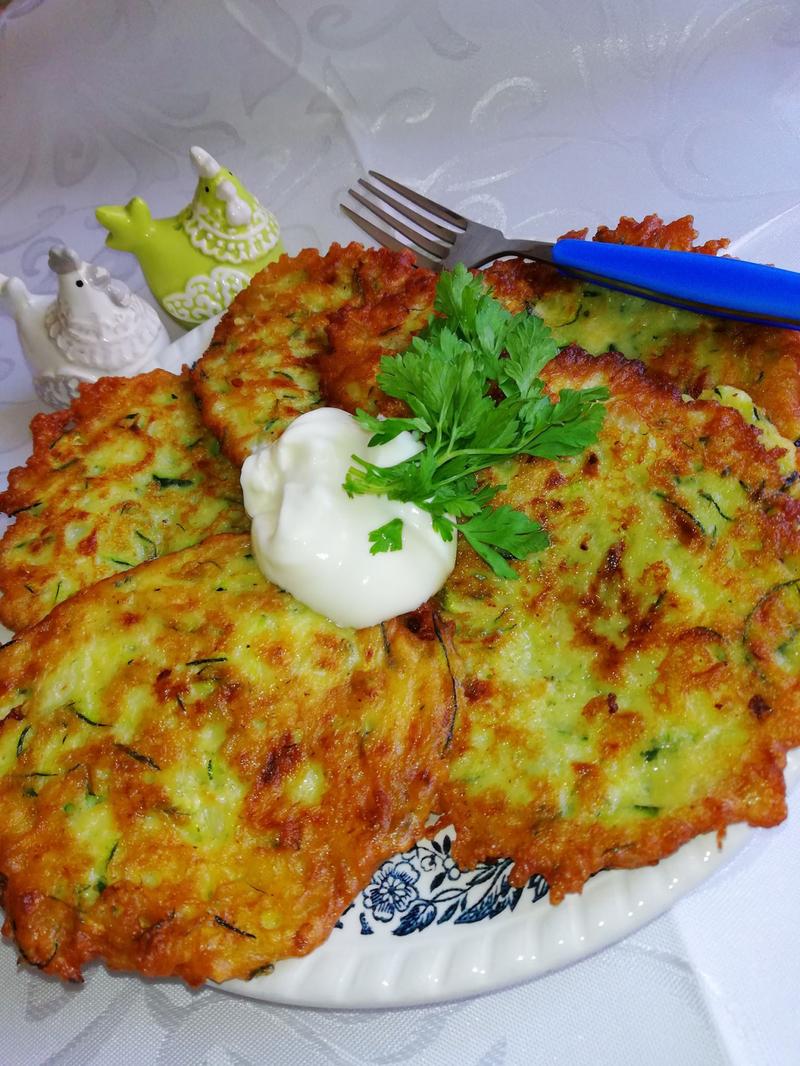 Zioła i przyprawy w plackach z cukini