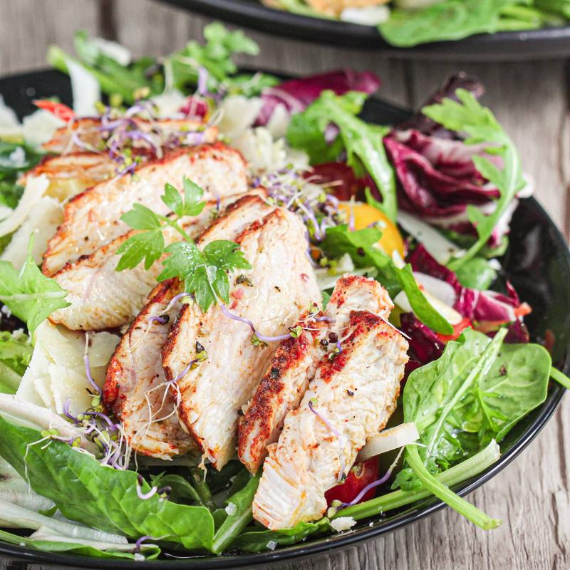 Odkryj przepis na pyszna sałatkę z kurczakiem, która zachwyci Twoich gości