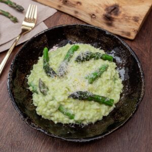 Kremowe risotto ze szparagami: Odkryj przepis na wyjątkowy smak w Twojej kuchni