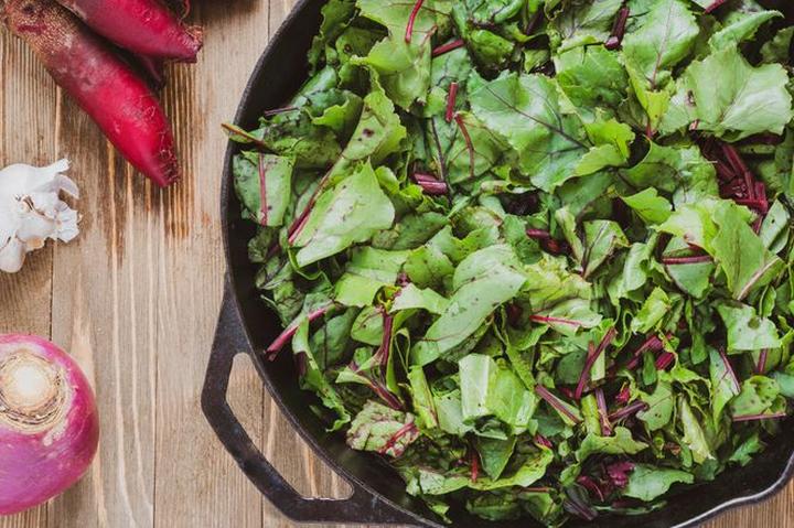 Odkryj najlepsze przyprawy do botwiny, które oczarują Twoje podniebienie