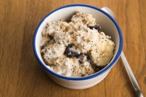 Zdrowa owsianka z makiem: Przepis na pożywne śniadanie pełne smaku