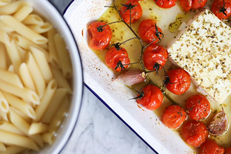 Makaron z fetą i pomidorkami cherry