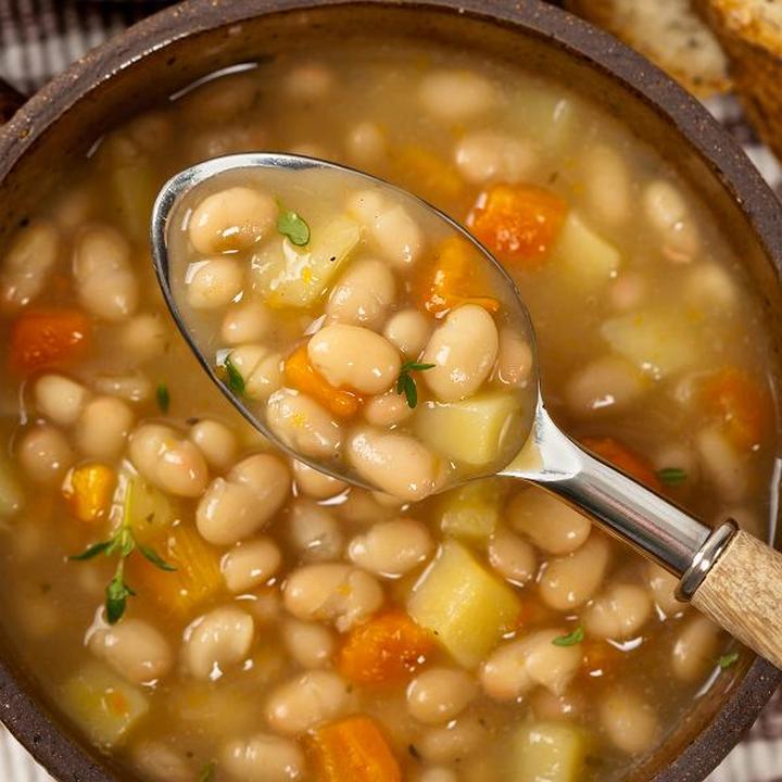Odkryj sekret domowej zupy fasolowej w 6 prostych krokach