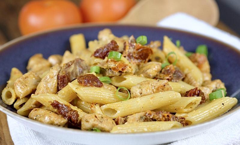 Makaron z kurczakiem i pomidorami