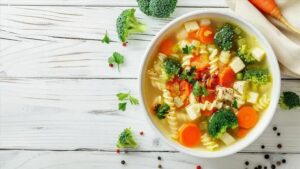 Niezapomniane smaki: Jakie przyprawy do zupy brokułowej warto dodać?