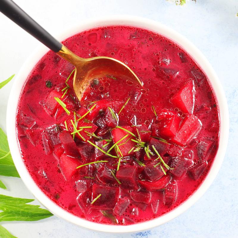 Odkryj tajemnice tradycyjnej zupy buraczkowej jak u babci – przepis prosto z domowej kuchni