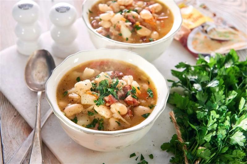 Jak skutecznie zagęścić zupę mąką bez grudek: 3 sprawdzone porady od kucharzy