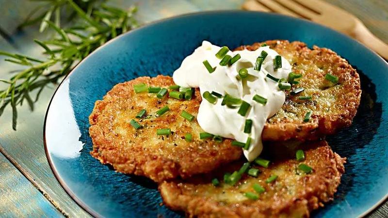 Jaką śmietanę wybrać do placków ziemniaczanych? Praktyczne porady i wskazówki