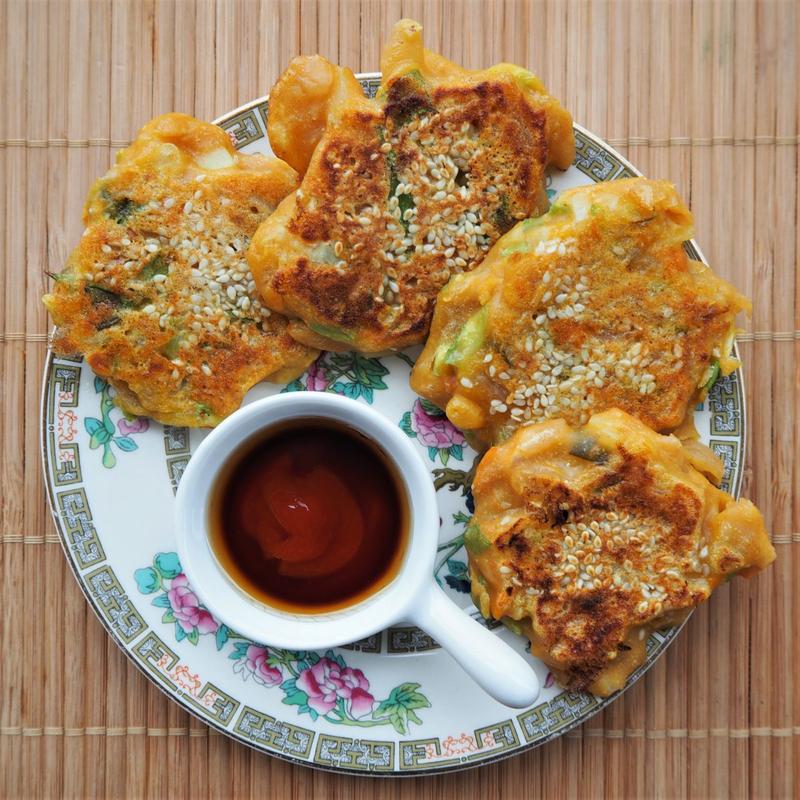 Placki kimchi z ostrymi przyprawami – odkryj przepis na wyjątkowy smak!