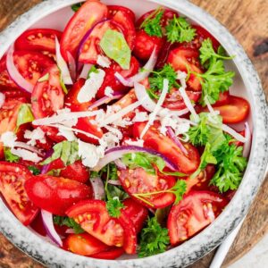 Prosty przepis krok po kroku na pyszną sałatkę z zielonych pomidorów