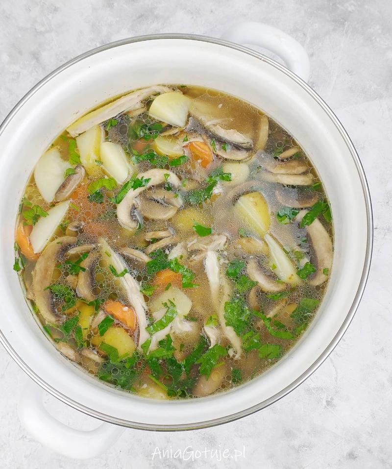 Jak urozmaicić zupę pieczarkową