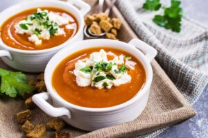 Zaskakujące alternatywy: Czym zastąpić śmietanę w zupie, by odkryć zupełnie nowe smaki?